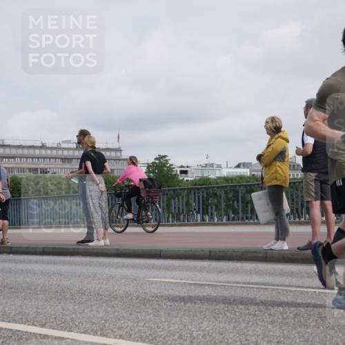 29.06.2025 - hella hamburg halbmarathon Luisa Fischer http://msf.ph/oto/8500429 29.06.2025 10:05:54 Kennedybrücke 15394, 17836, 225, 1414, 2712, 2780, 2819, 3225, 6208, 6752, 6815, 6997, 7869, 8003, 8481, 8483, 9006 meine-sportfotos.de