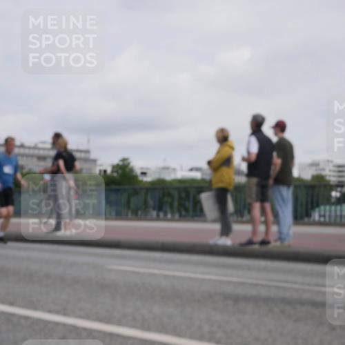 29.06.2025 - hella hamburg halbmarathon Luisa Fischer http://msf.ph/oto/8500432 29.06.2025 10:05:55 Kennedybrücke 1414, 2712, 2780, 2819, 3225, 6208, 6752, 6815, 7869, 8003, 8481, 8483, 8624, 9006 meine-sportfotos.de
