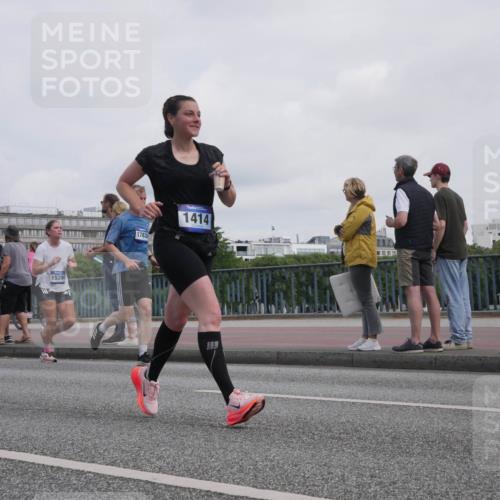 29.06.2025 - hella hamburg halbmarathon Luisa Fischer http://msf.ph/oto/8500436 29.06.2025 10:05:55 Kennedybrücke 2837, 15394, 17836, 1414, 1414, 2712, 2780, 2819, 3225, 6208, 6752, 6815, 7869, 8003, 8481, 8483, 8624, 9006 meine-sportfotos.de