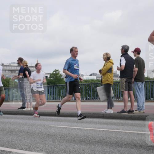 29.06.2025 - hella hamburg halbmarathon Luisa Fischer http://msf.ph/oto/8500439 29.06.2025 10:05:56 Kennedybrücke 12837, 15394, 17836, 1414, 2712, 2780, 2819, 3225, 6208, 6815, 7869, 8003, 8481, 8483, 8624, 9006 meine-sportfotos.de