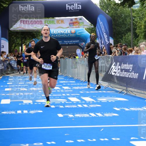 29.06.2025 - hella hamburg halbmarathon Strokosch-Dieckow http://msf.ph/oto/8500442 29.06.2025 10:42:58 Ziel 4229, 4823, 5477, 6721, 7035, 8218, 9364, 9833, 10469, 12657, 12723, 12776, 12839, 14849, 17177, 18559, 18659, 19038 meine-sportfotos.de