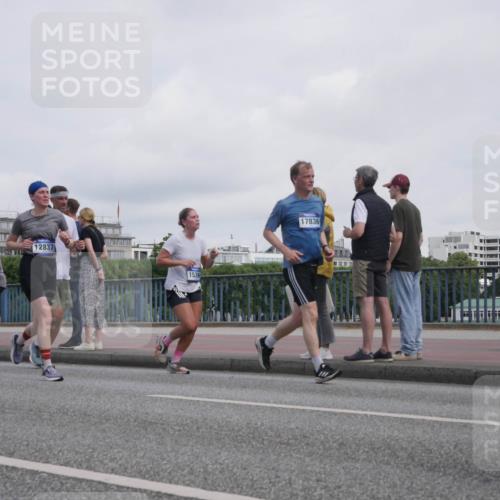 29.06.2025 - hella hamburg halbmarathon Luisa Fischer http://msf.ph/oto/8500444 29.06.2025 10:05:56 Kennedybrücke 12837, 15394, 17836, 1414, 2712, 2780, 2819, 3225, 6208, 6815, 7869, 8003, 8481, 8483, 8624, 9006 meine-sportfotos.de