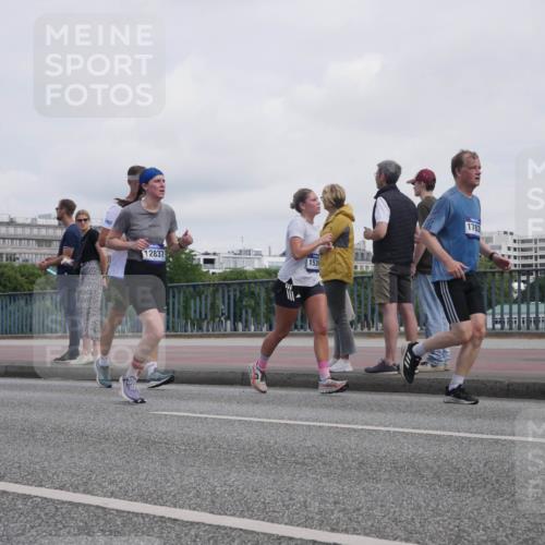 29.06.2025 - hella hamburg halbmarathon Luisa Fischer http://msf.ph/oto/8500449 29.06.2025 10:05:57 Kennedybrücke 12837, 1539, 1783, 1414, 2712, 2780, 3225, 6208, 6815, 7869, 8481, 8483, 8624, 10128 meine-sportfotos.de
