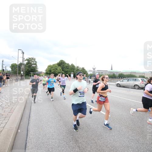29.06.2025 - hella hamburg halbmarathon Jannik Wohlers http://msf.ph/oto/8500455 29.06.2025 10:57:18 Lombardsbrücke 1123, 1242, 1248, 1265, 1643, 2015, 2451, 2567, 2900, 3191, 3385, 3433, 3750, 3954, 4059, 4197, 4521, 4830, 5117, 5632, 5736, 6827, 6857, 6916, 7172, 7193, 7720, 8159, 8474, 8708, 8773, 8873, 9059, 9233, 9318, 9394, 9496, 9607, 9613, 9840, 10070, 10352, 10461, 10513, 10551, 10578, 10629, 10630, 10912, 11013, 11026, 11193, 11266, 11267, 11377, 11947, 12172, 12713, 12819, 13131, 13340, 13882, 14256, 14290, 14944, 14968, 15033, 15288, 15800, 15956, 15958, 16082, 16130 meine-sportfotos.de