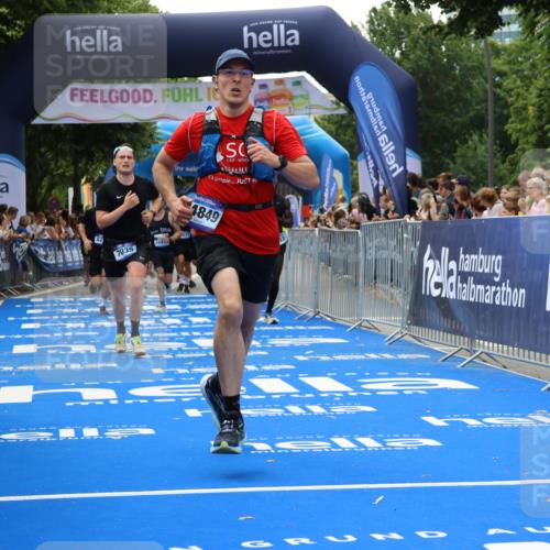 29.06.2025 - hella hamburg halbmarathon Strokosch-Dieckow http://msf.ph/oto/8500467 29.06.2025 10:42:57 Ziel 4823, 5011, 5477, 7035, 8218, 9364, 10469, 12657, 12723, 12776, 12839, 13398, 14447, 14849, 18559, 18659, 19038 meine-sportfotos.de