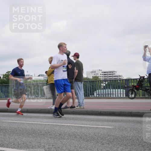 29.06.2025 - hella hamburg halbmarathon Luisa Fischer http://msf.ph/oto/8500469 29.06.2025 10:05:59 Kennedybrücke 1960, 2712, 2780, 5734, 6208, 6815, 7869, 7888, 8481, 8483, 8624, 10128 meine-sportfotos.de