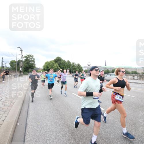 29.06.2025 - hella hamburg halbmarathon Jannik Wohlers http://msf.ph/oto/8500474 29.06.2025 10:57:19 Lombardsbrücke 1123, 1242, 1248, 1265, 1643, 2015, 2451, 2567, 2900, 3191, 3385, 3433, 3954, 4059, 4197, 4521, 4830, 5632, 5736, 6857, 6916, 7172, 7193, 7720, 8159, 8474, 8708, 8773, 9059, 9233, 9318, 9394, 9496, 9607, 9613, 9840, 10070, 10352, 10461, 10513, 10551, 10578, 10629, 10630, 10912, 11013, 11026, 11193, 11266, 11267, 11377, 11947, 12172, 12713, 12819, 13131, 13176, 13340, 13882, 14256, 14290, 14944, 14968, 15033, 15288, 15800, 15956, 15958, 16082, 16130 meine-sportfotos.de
