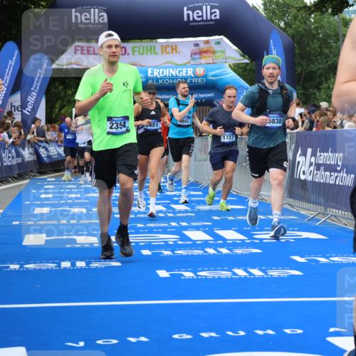 29.06.2025 - hella hamburg halbmarathon Strokosch-Dieckow http://msf.ph/oto/8500482 29.06.2025 10:53:21 Ziel 1683, 1727, 2074, 2354, 4065, 6198, 6629, 6942, 7312, 8651, 9142, 11068, 11844, 12490, 12875, 12909, 13912, 13997, 15179, 15681, 15838, 18134, 18901 meine-sportfotos.de