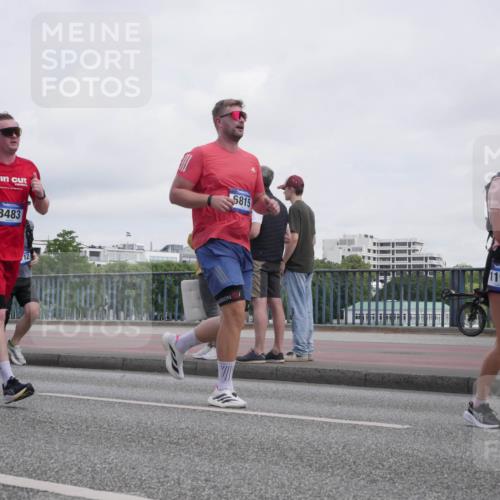 29.06.2025 - hella hamburg halbmarathon Luisa Fischer http://msf.ph/oto/8500485 29.06.2025 10:06:01 Kennedybrücke 8483, 3993, 12, 5815, 11968, 2712, 2780, 5734, 6208, 6815, 7869, 7888, 8481, 8483, 8624, 10128 meine-sportfotos.de