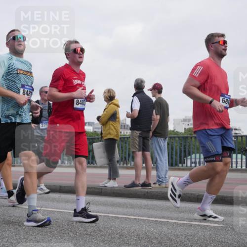 29.06.2025 - hella hamburg halbmarathon Luisa Fischer http://msf.ph/oto/8500490 29.06.2025 10:06:01 Kennedybrücke 8481, 8483, 681, 271, 2712, 2780, 5734, 6208, 6815, 7869, 7888, 8481, 8483, 8624, 10128 meine-sportfotos.de