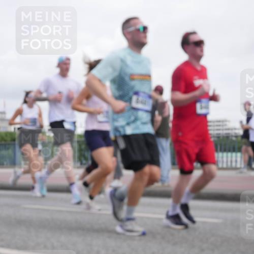 29.06.2025 - hella hamburg halbmarathon Luisa Fischer http://msf.ph/oto/8500492 29.06.2025 10:06:02 Kennedybrücke 2712, 2780, 4204, 5734, 6208, 6815, 7869, 7888, 8481, 8483, 8624, 10128 meine-sportfotos.de
