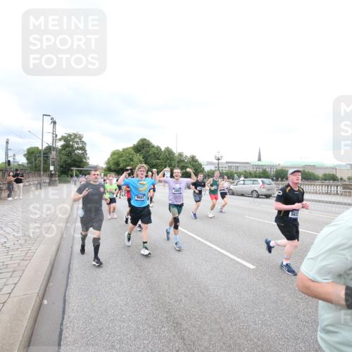 29.06.2025 - hella hamburg halbmarathon Jannik Wohlers http://msf.ph/oto/8500497 29.06.2025 10:57:19 Lombardsbrücke 1123, 1242, 1248, 1265, 1643, 2015, 2451, 2567, 2900, 3191, 3385, 3433, 3954, 4059, 4197, 4521, 4830, 5632, 5736, 6857, 6916, 7172, 7193, 7720, 8159, 8474, 8708, 8773, 9059, 9233, 9318, 9394, 9496, 9607, 9613, 9840, 10070, 10352, 10461, 10513, 10551, 10578, 10629, 10630, 10912, 11013, 11026, 11193, 11266, 11267, 11377, 11947, 12172, 12713, 12819, 13131, 13176, 13340, 13882, 14256, 14290, 14944, 14968, 15033, 15288, 15800, 15956, 15958, 16082, 16130 meine-sportfotos.de