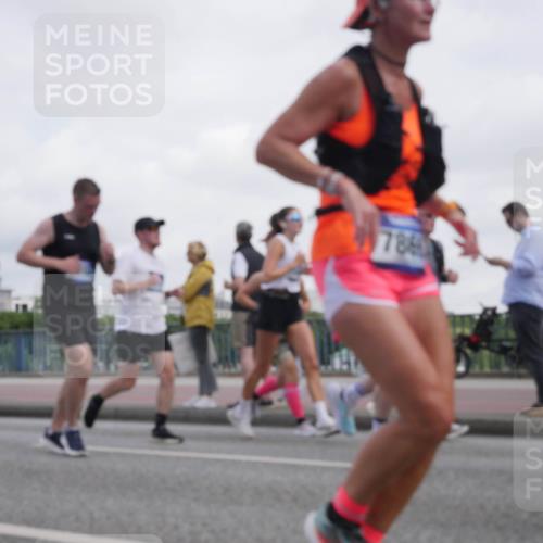 29.06.2025 - hella hamburg halbmarathon Luisa Fischer http://msf.ph/oto/8500499 29.06.2025 10:06:03 Kennedybrücke 7860, 2712, 2780, 4204, 4665, 5734, 6208, 6815, 7869, 7888, 8481, 8483, 8624, 10128 meine-sportfotos.de