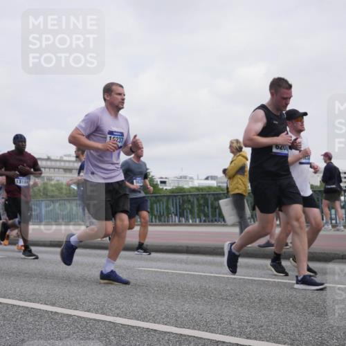 29.06.2025 - hella hamburg halbmarathon Luisa Fischer http://msf.ph/oto/8500505 29.06.2025 10:06:03 Kennedybrücke 15963, 13184, 19237, 8624, 6200, 2712, 2780, 4204, 4665, 5734, 6208, 6815, 7869, 7888, 8481, 8483, 8624, 10128 meine-sportfotos.de