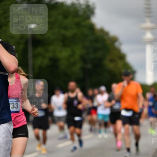 29.06.2025 - hella hamburg halbmarathon Dr. Thomas Lammeyer http://msf.ph/oto/8500506 29.06.2025 10:24:39 Kennedybrücke 1011, 1046, 1069, 1154, 1471, 1474, 1534, 2053, 2064, 2834, 3733, 3842, 4154, 4166, 4288, 4422, 4585, 4754, 4869, 5181, 5659, 5831, 5937, 6951, 7101, 7131, 7519, 7739, 7808, 8025, 8462, 8588, 8738, 9136, 9873, 10039, 10041, 10414, 10595, 10613, 10647, 10754, 11100, 11434 meine-sportfotos.de