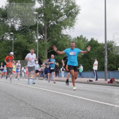 29.06.2025 - hella hamburg halbmarathon Luisa Fischer http://msf.ph/oto/8500512 29.06.2025 10:06:04 Kennedybrücke 1012, 14456, 2712, 2780, 4204, 4665, 5734, 6208, 6815, 7869, 7888, 8481, 8483, 8624, 10128 meine-sportfotos.de
