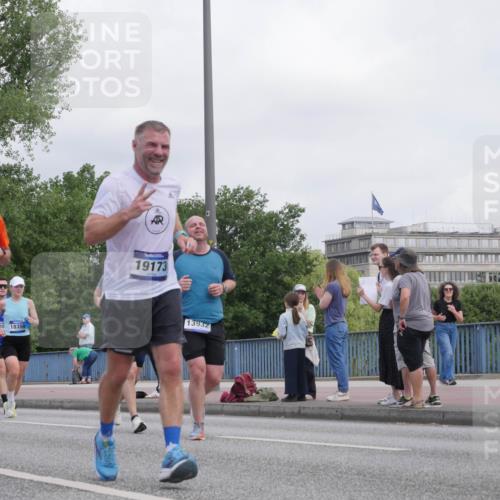 29.06.2025 - hella hamburg halbmarathon Luisa Fischer http://msf.ph/oto/8500534 29.06.2025 10:06:08 Kennedybrücke 30, 18359, 19173, 13932, 5734, 2619, 2810, 3630, 4066, 4204, 4665, 5734, 7888, 8624, 10128 meine-sportfotos.de