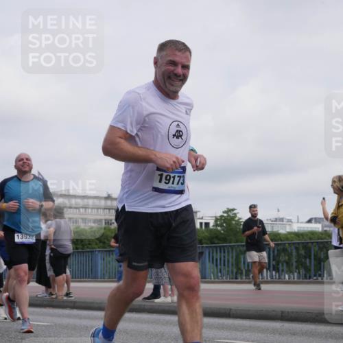 29.06.2025 - hella hamburg halbmarathon Luisa Fischer http://msf.ph/oto/8500545 29.06.2025 10:06:09 Kennedybrücke 13932, 19173, 1702, 2619, 2810, 3630, 4066, 4204, 4613, 4665, 5734, 7888, 10128 meine-sportfotos.de