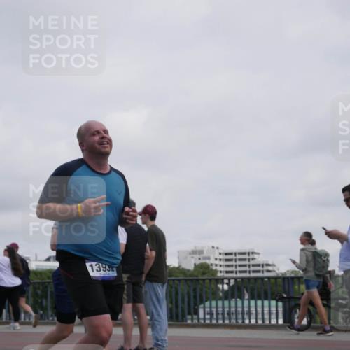29.06.2025 - hella hamburg halbmarathon Luisa Fischer http://msf.ph/oto/8500554 29.06.2025 10:06:11 Kennedybrücke 1395, 1702, 2619, 2810, 3630, 4066, 4204, 4613, 4665, 5734, 7888 meine-sportfotos.de