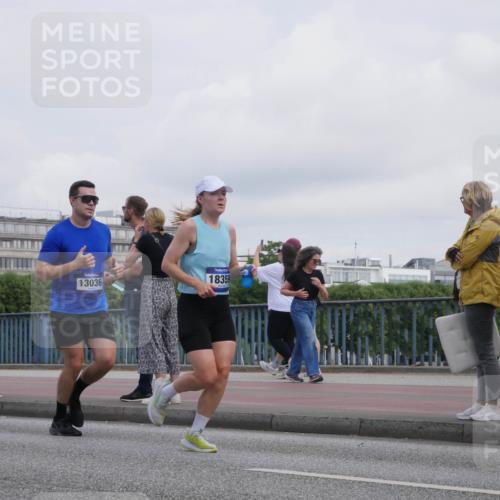 29.06.2025 - hella hamburg halbmarathon Luisa Fischer http://msf.ph/oto/8500561 29.06.2025 10:06:12 Kennedybrücke 13036, 18359, 1135, 1138, 1702, 2619, 2810, 3630, 4066, 4204, 4613, 4665, 7888, 9439 meine-sportfotos.de