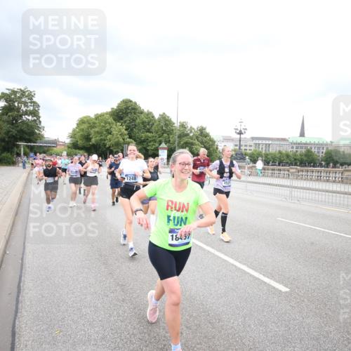 29.06.2025 - hella hamburg halbmarathon Jannik Wohlers http://msf.ph/oto/8500566 29.06.2025 10:57:21 Lombardsbrücke 1123, 1242, 1248, 1265, 1643, 2015, 2451, 2567, 2900, 3191, 3385, 3433, 3954, 4059, 4521, 4830, 5632, 5736, 6857, 6916, 7172, 7193, 7720, 8159, 8474, 8708, 8773, 9059, 9233, 9318, 9394, 9496, 9607, 9613, 9840, 10070, 10352, 10461, 10513, 10551, 10578, 10629, 10630, 10912, 11013, 11026, 11193, 11266, 11267, 11377, 11947, 12172, 13131, 13176, 13340, 13882, 14256, 14290, 15033, 15288, 15800, 15956, 16082 meine-sportfotos.de