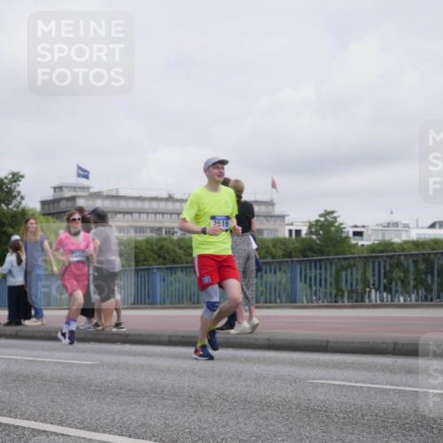 29.06.2025 - hella hamburg halbmarathon Luisa Fischer http://msf.ph/oto/8500579 29.06.2025 10:06:14 Kennedybrücke 18827, 14493, 2619, 1135, 1138, 1702, 2619, 2810, 3630, 4066, 4204, 4613, 4665, 9439 meine-sportfotos.de