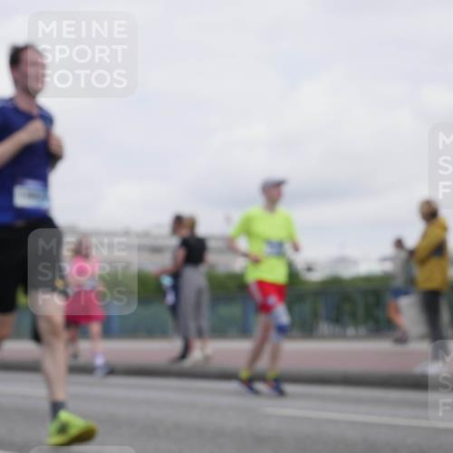 29.06.2025 - hella hamburg halbmarathon Luisa Fischer http://msf.ph/oto/8500580 29.06.2025 10:06:15 Kennedybrücke 1135, 1138, 1482, 1702, 2619, 2810, 3630, 4066, 4204, 4613, 4665, 9439 meine-sportfotos.de