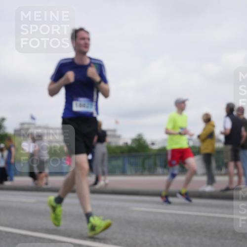 29.06.2025 - hella hamburg halbmarathon Luisa Fischer http://msf.ph/oto/8500584 29.06.2025 10:06:15 Kennedybrücke 1135, 1138, 1482, 1702, 2619, 2810, 3630, 4066, 4204, 4613, 4665, 9439 meine-sportfotos.de