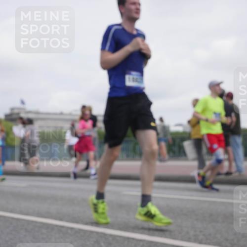 29.06.2025 - hella hamburg halbmarathon Luisa Fischer http://msf.ph/oto/8500589 29.06.2025 10:06:15 Kennedybrücke 1135, 1138, 1482, 1702, 2619, 2810, 3630, 4066, 4204, 4613, 4665, 9439 meine-sportfotos.de