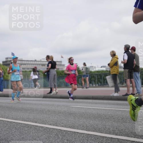29.06.2025 - hella hamburg halbmarathon Luisa Fischer http://msf.ph/oto/8500594 29.06.2025 10:06:16 Kennedybrücke 188, 1135, 1138, 1482, 1702, 2619, 2810, 3630, 4066, 4613, 4665, 9439 meine-sportfotos.de
