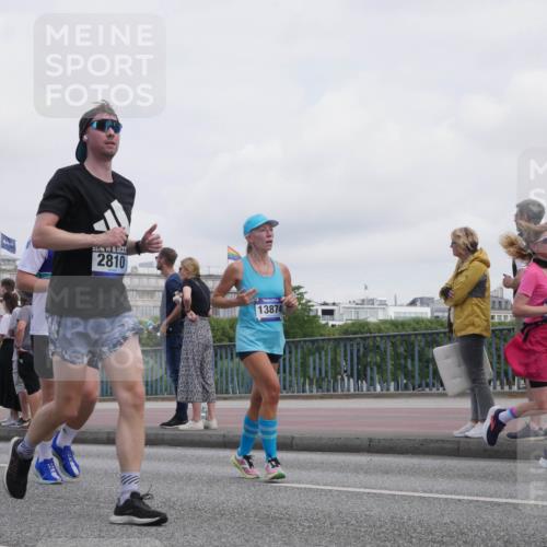 29.06.2025 - hella hamburg halbmarathon Luisa Fischer http://msf.ph/oto/8500598 29.06.2025 10:06:17 Kennedybrücke 4613, 2810, 13874, 1135, 1138, 1482, 1702, 2619, 2782, 2810, 3572, 3630, 4066, 4613, 7210, 7211, 7290, 9439 meine-sportfotos.de