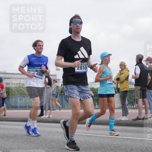 29.06.2025 - hella hamburg halbmarathon Luisa Fischer http://msf.ph/oto/8500600 29.06.2025 10:06:17 Kennedybrücke 2810, 4066, 1387, 1135, 1138, 1482, 1702, 2619, 2782, 2810, 3572, 3630, 4066, 4613, 7210, 7211, 7290, 9439 meine-sportfotos.de