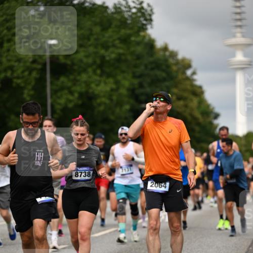 29.06.2025 - hella hamburg halbmarathon Dr. Thomas Lammeyer http://msf.ph/oto/8500613 29.06.2025 10:24:41 Kennedybrücke 1011, 1046, 1069, 1154, 1471, 1474, 1534, 2053, 2064, 2834, 3733, 3842, 4154, 4166, 4288, 4422, 4754, 4869, 5181, 5659, 5831, 5937, 6951, 7101, 7131, 7519, 7739, 7808, 8025, 8462, 8588, 8738, 8940, 9005, 9011, 9873, 10039, 10041, 10414, 10595, 10613, 10647, 10754, 11100 meine-sportfotos.de