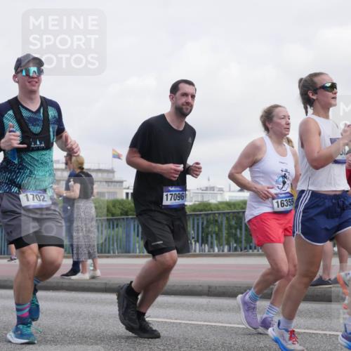 29.06.2025 - hella hamburg halbmarathon Luisa Fischer http://msf.ph/oto/8500618 29.06.2025 10:06:20 Kennedybrücke 1702, 17096, 16355, 4813, 1135, 1138, 1482, 1702, 2782, 2810, 3572, 3630, 4066, 4613, 7210, 7211, 7290, 9439, 9554, 10824 meine-sportfotos.de
