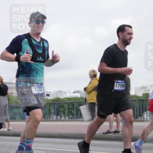 29.06.2025 - hella hamburg halbmarathon Luisa Fischer http://msf.ph/oto/8500622 29.06.2025 10:06:20 Kennedybrücke 1702, 17096, 1639, 1135, 1138, 1482, 1702, 2782, 2810, 3572, 3630, 4066, 4613, 7210, 7211, 7290, 9439, 9554, 10824 meine-sportfotos.de