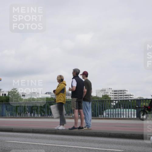 29.06.2025 - hella hamburg halbmarathon Luisa Fischer http://msf.ph/oto/8500628 29.06.2025 10:06:21 Kennedybrücke 9439, 1135, 1138, 1482, 1702, 2782, 3572, 3630, 4066, 4613, 7210, 7211, 7290, 9439, 9554, 10824 meine-sportfotos.de