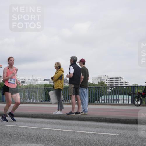 29.06.2025 - hella hamburg halbmarathon Luisa Fischer http://msf.ph/oto/8500630 29.06.2025 10:06:22 Kennedybrücke 9439, 1114, 1135, 1138, 1482, 1702, 2782, 3572, 4613, 7210, 7211, 7290, 9439, 9554, 10824 meine-sportfotos.de