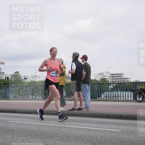 29.06.2025 - hella hamburg halbmarathon Luisa Fischer http://msf.ph/oto/8500640 29.06.2025 10:06:22 Kennedybrücke 9439, 1114, 1135, 1138, 1482, 1702, 2782, 3572, 4613, 7210, 7211, 7290, 9439, 9554, 10824 meine-sportfotos.de