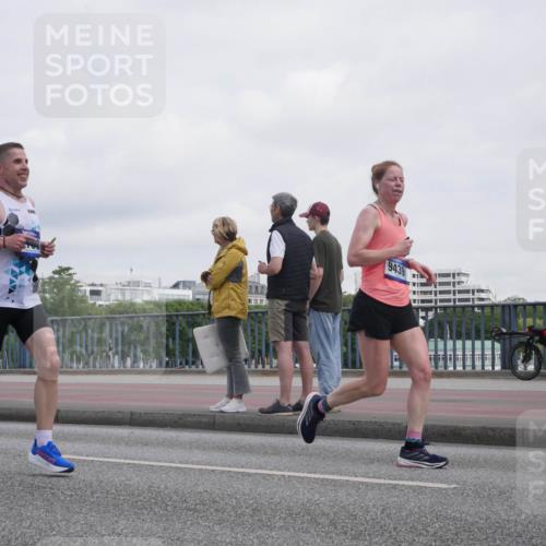 29.06.2025 - hella hamburg halbmarathon Luisa Fischer http://msf.ph/oto/8500642 29.06.2025 10:06:23 Kennedybrücke 9439, 1114, 1135, 1138, 1482, 2782, 3001, 3572, 6217, 7210, 7211, 7290, 9439, 9554, 10824 meine-sportfotos.de