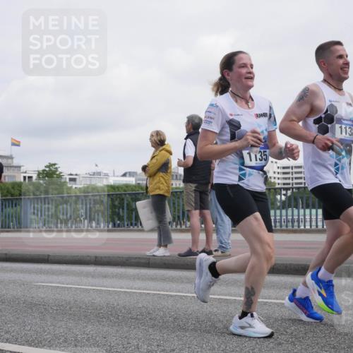 29.06.2025 - hella hamburg halbmarathon Luisa Fischer http://msf.ph/oto/8500647 29.06.2025 10:06:23 Kennedybrücke 1135, 1138, 11, 1114, 1135, 1138, 1482, 2782, 3001, 3572, 6217, 7210, 7211, 7290, 9439, 9554, 10824 meine-sportfotos.de
