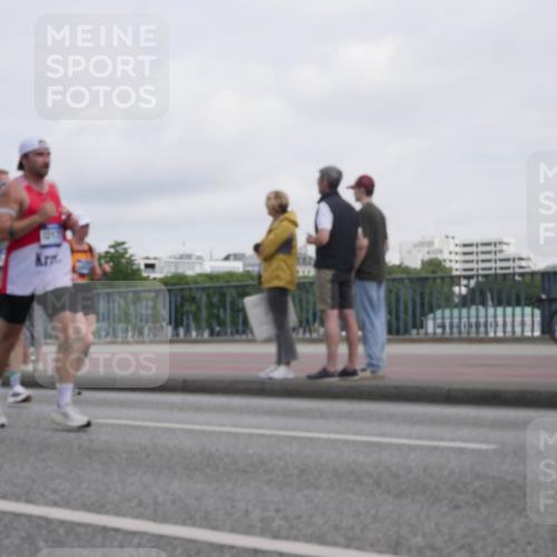 29.06.2025 - hella hamburg halbmarathon Luisa Fischer http://msf.ph/oto/8500654 29.06.2025 10:06:24 Kennedybrücke 1212, 736, 1114, 1135, 1138, 1482, 2782, 3001, 3572, 6217, 7210, 7211, 7290, 8614, 9439, 9554, 10824 meine-sportfotos.de