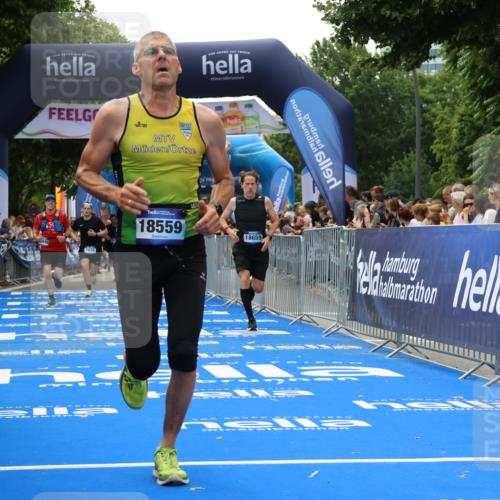 29.06.2025 - hella hamburg halbmarathon Strokosch-Dieckow http://msf.ph/oto/8500661 29.06.2025 10:42:53 Ziel 4823, 5011, 5477, 7035, 7105, 8218, 9364, 13398, 14447, 14560, 14813, 14849, 15297, 15301, 15851, 18559, 18659 meine-sportfotos.de