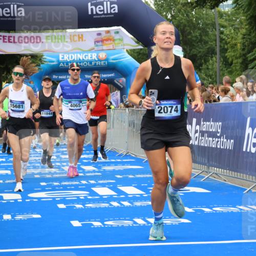 29.06.2025 - hella hamburg halbmarathon Strokosch-Dieckow http://msf.ph/oto/8500676 29.06.2025 10:53:17 Ziel 1683, 1727, 2074, 2354, 4065, 6198, 6942, 7312, 7383, 8273, 8361, 8651, 9142, 11844, 12490, 12875, 13997, 15179, 15681, 15838, 16929, 16986, 18134, 18901 meine-sportfotos.de