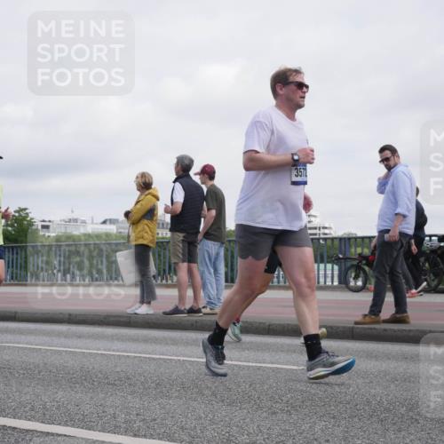 29.06.2025 - hella hamburg halbmarathon Luisa Fischer http://msf.ph/oto/8500683 29.06.2025 10:06:28 Kennedybrücke 3572, 1114, 1482, 1885, 2759, 2782, 3001, 3572, 6217, 7210, 7211, 7290, 8614, 9453, 9554, 10824 meine-sportfotos.de