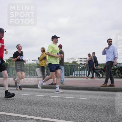 29.06.2025 - hella hamburg halbmarathon Luisa Fischer http://msf.ph/oto/8500693 29.06.2025 10:06:29 Kennedybrücke 9554, 1553, 1114, 1885, 2759, 2782, 3001, 3572, 4511, 6217, 7210, 7211, 7290, 8614, 9453, 9554, 10824 meine-sportfotos.de