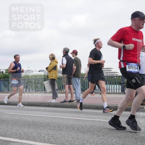 29.06.2025 - hella hamburg halbmarathon Luisa Fischer http://msf.ph/oto/8500699 29.06.2025 10:06:30 Kennedybrücke 1114, 9554, 1114, 1885, 2594, 2759, 2782, 3001, 3572, 4511, 6217, 7210, 7211, 7290, 7935, 8614, 9453, 9554, 10824 meine-sportfotos.de
