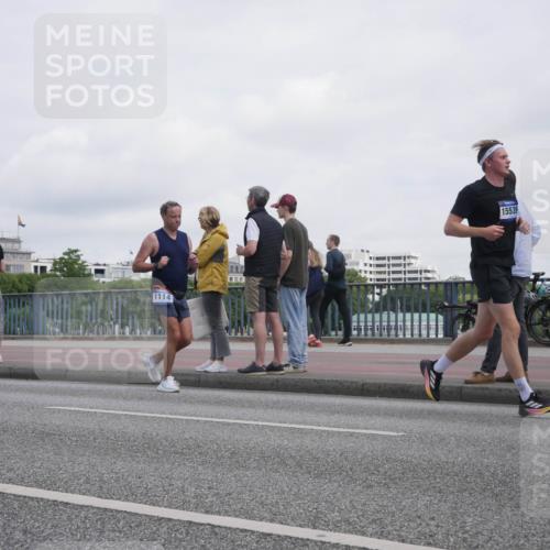 29.06.2025 - hella hamburg halbmarathon Luisa Fischer http://msf.ph/oto/8500704 29.06.2025 10:06:30 Kennedybrücke 1114, 15539, 1114, 1885, 2594, 2759, 2782, 3001, 3572, 4511, 6217, 7210, 7211, 7290, 7935, 8614, 9453, 9554, 10824 meine-sportfotos.de