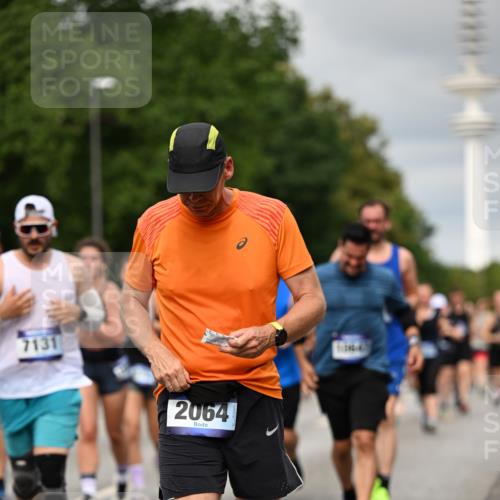 29.06.2025 - hella hamburg halbmarathon Dr. Thomas Lammeyer http://msf.ph/oto/8500713 29.06.2025 10:24:45 Kennedybrücke 1011, 1046, 1069, 1154, 1471, 1474, 1534, 2053, 2064, 2834, 3733, 3842, 4154, 4166, 4288, 4422, 4754, 4869, 5181, 5811, 5812, 5831, 5937, 6608, 6844, 6951, 7101, 7131, 8025, 8588, 8738, 8940, 9005, 9011, 9236, 9873, 10039, 10041, 10595, 10613, 10647, 10754, 11100 meine-sportfotos.de