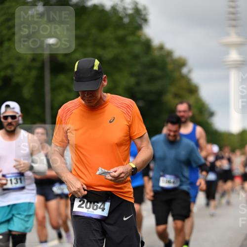 29.06.2025 - hella hamburg halbmarathon Dr. Thomas Lammeyer http://msf.ph/oto/8500716 29.06.2025 10:24:45 Kennedybrücke 1011, 1046, 1069, 1154, 1471, 1474, 1534, 2053, 2064, 2834, 3733, 3842, 4154, 4166, 4288, 4422, 4754, 4869, 5181, 5811, 5812, 5831, 5937, 6608, 6844, 6951, 7101, 7131, 8025, 8588, 8738, 8940, 9005, 9011, 9236, 9873, 10039, 10041, 10595, 10613, 10647, 10754, 11100 meine-sportfotos.de