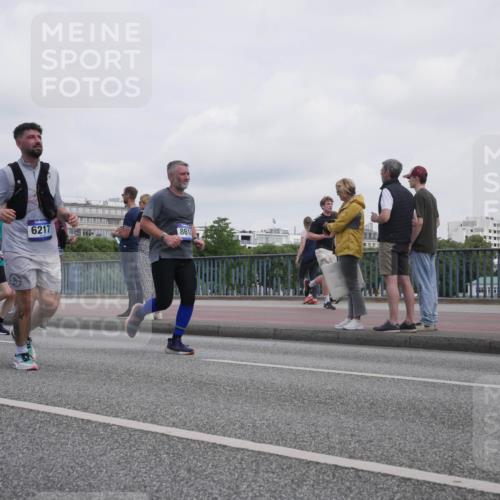 29.06.2025 - hella hamburg halbmarathon Luisa Fischer http://msf.ph/oto/8500724 29.06.2025 10:06:32 Kennedybrücke 6217, 861, 1114, 1885, 2594, 2759, 3001, 4511, 6217, 7935, 8614, 9453, 9554 meine-sportfotos.de
